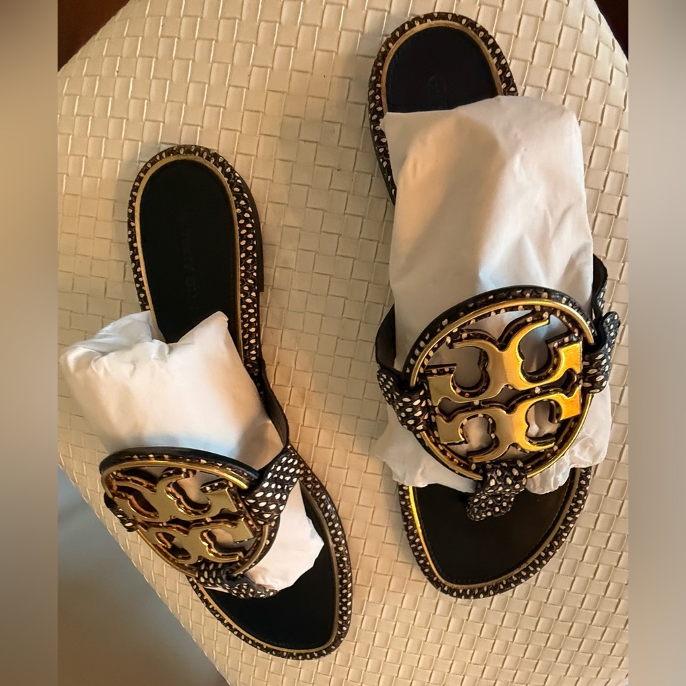 Tory Burch Black and Gold Logo Thong Sandals - Picture 13 of 14